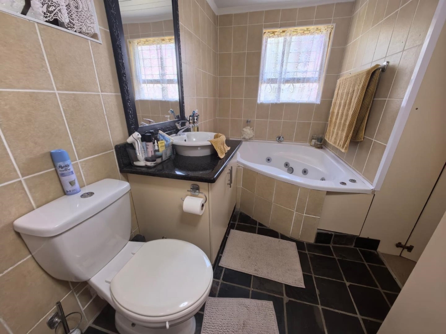 3 Bedroom Property for Sale in Fraaiuitsig Western Cape